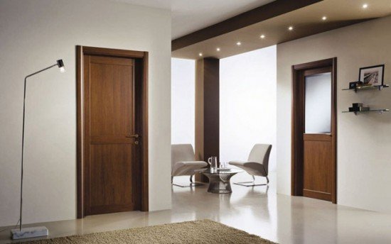 Ламинированные двери могут быть как глухие, так и со вставками из стекла
